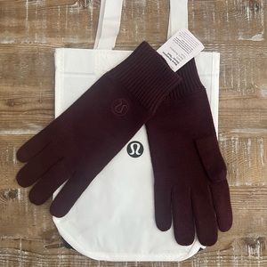 Women’s lululemon warm revelation gloves, tech. Size M/L.